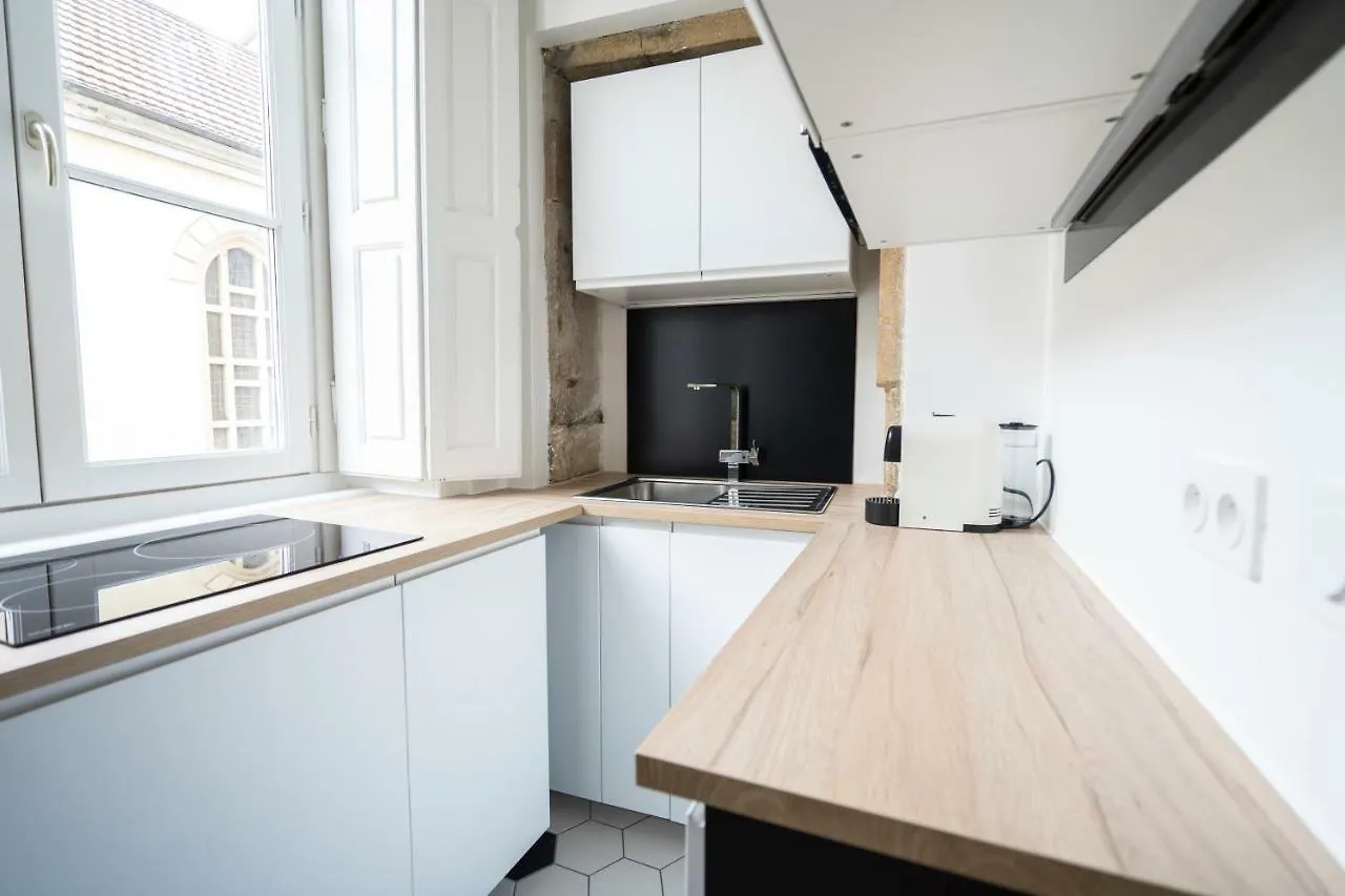 Doyenne Vieux Lyon Apartment 0*,  France